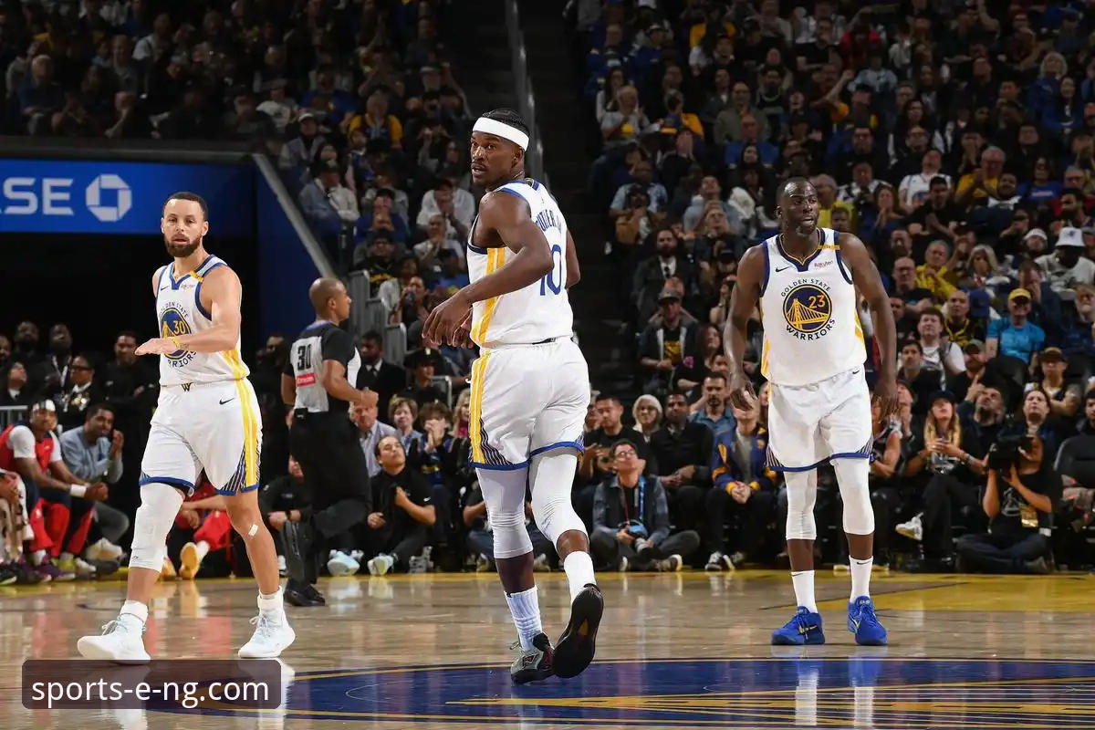 NBA焦点战最新动态：勇士加时险胜火箭，关键球背后的战术博弈